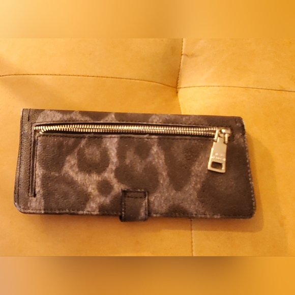 Steve Madden Leopard Bilfold Gray and Black - Picture 2 of 7